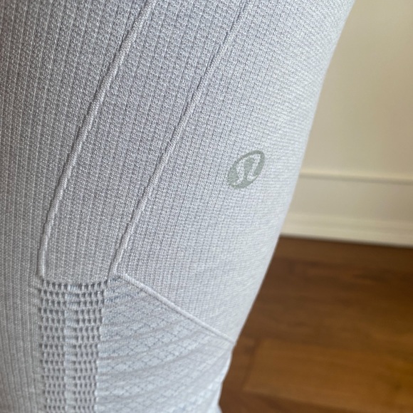 Lululemon Grey Compression Capris, Size 4 - Picture 5 of 7